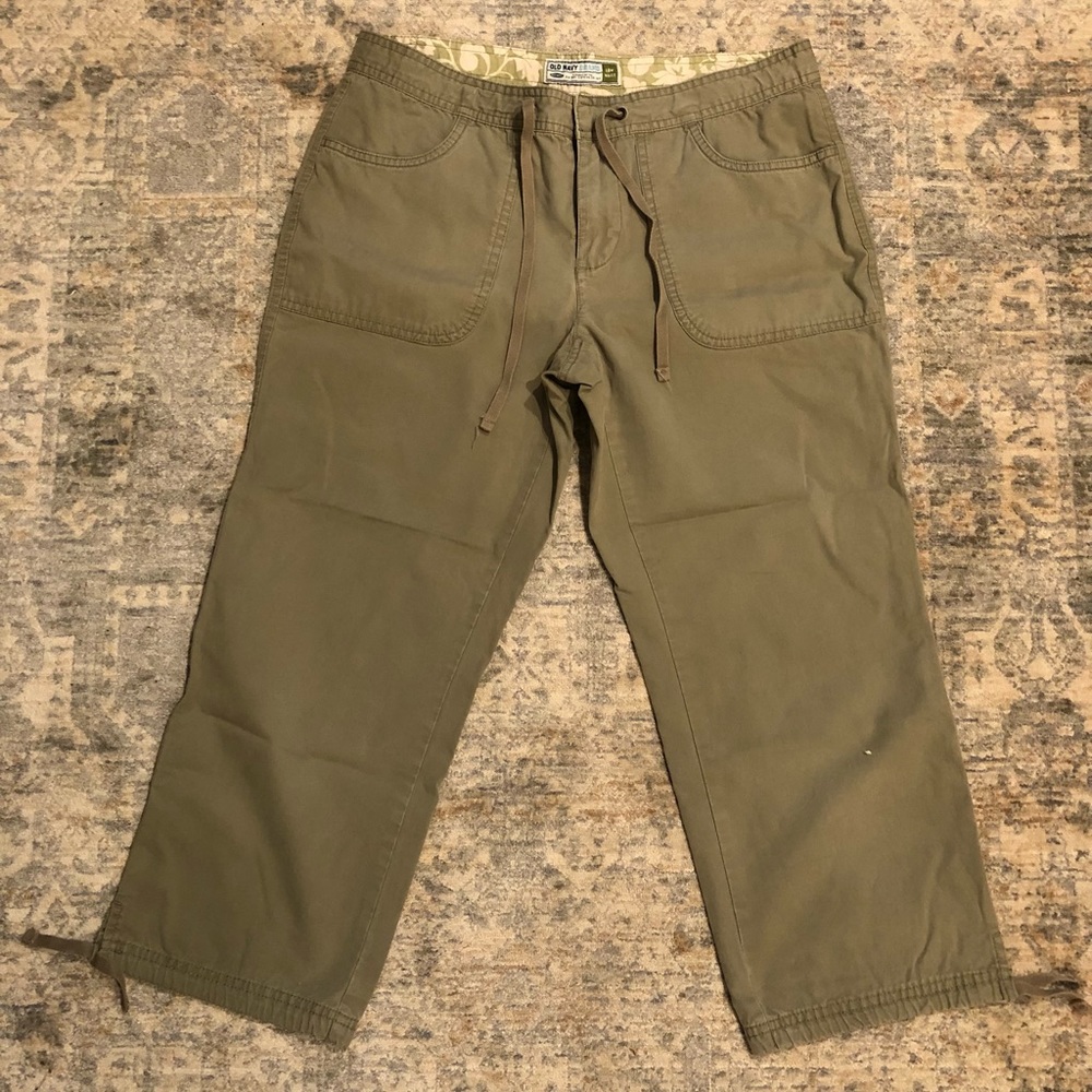 Old Navy ankle length light olive green khakis